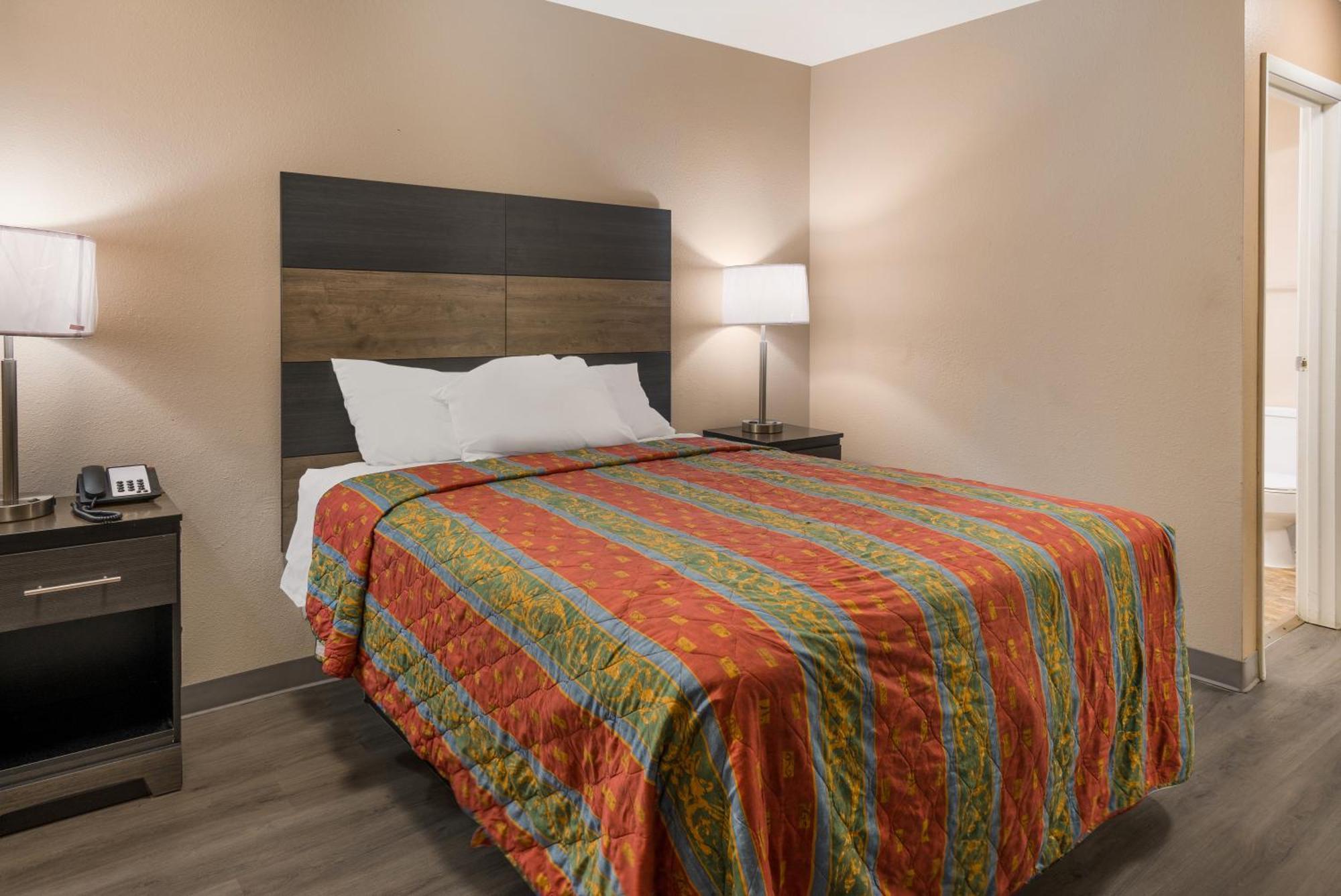 Knights Inn Grand Rapids East Airport Каскейд Экстерьер фото