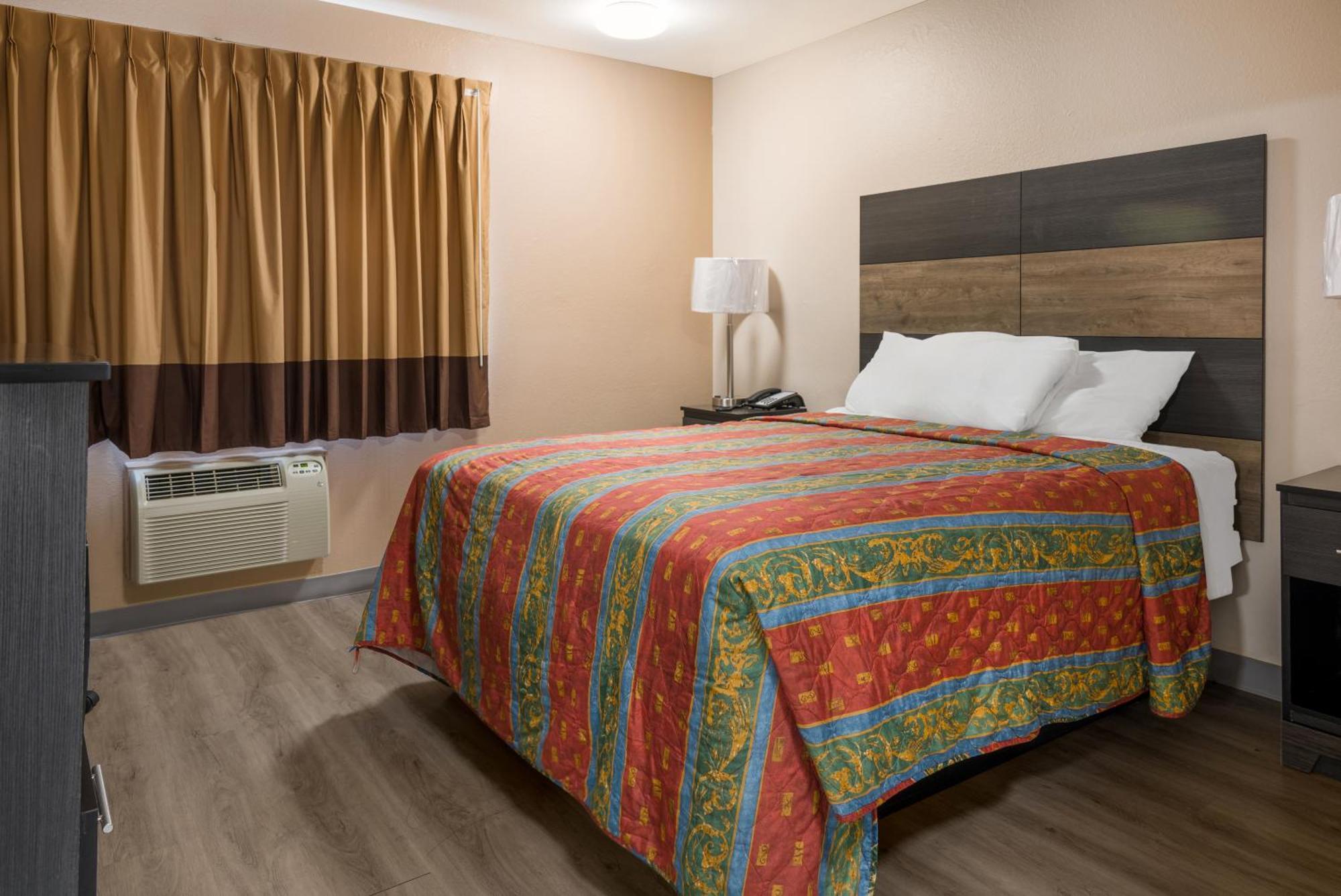 Knights Inn Grand Rapids East Airport Каскейд Экстерьер фото