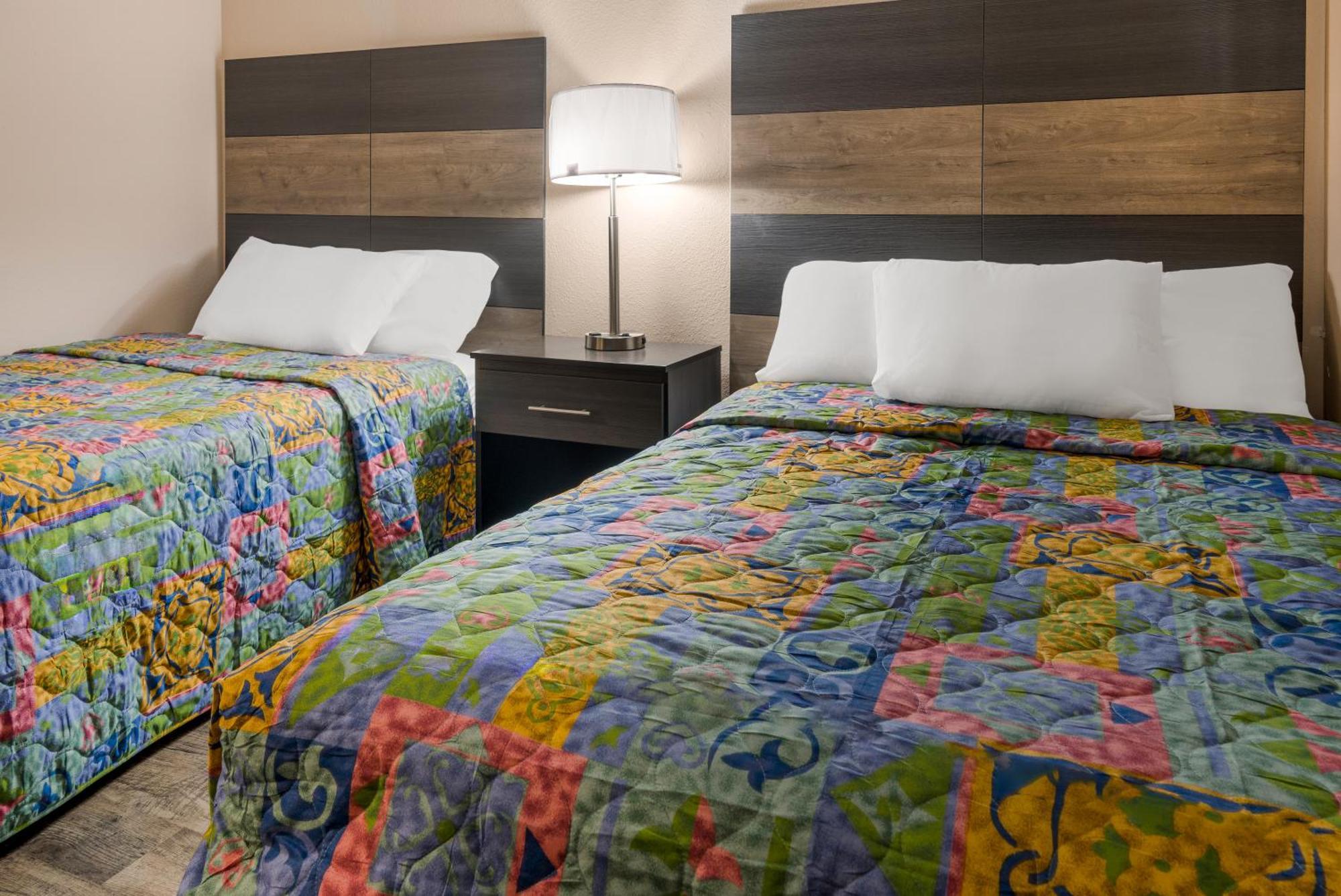 Knights Inn Grand Rapids East Airport Каскейд Экстерьер фото