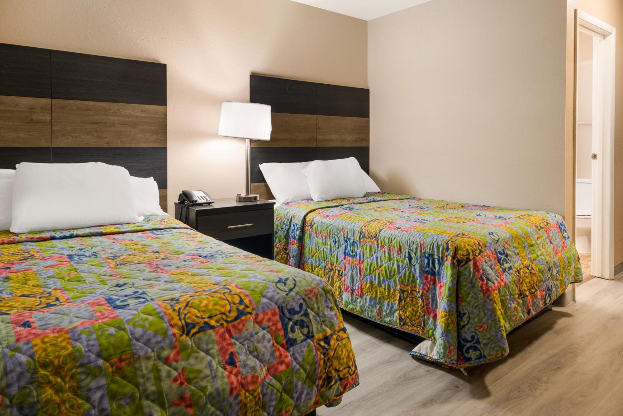 Knights Inn Grand Rapids East Airport Каскейд Экстерьер фото