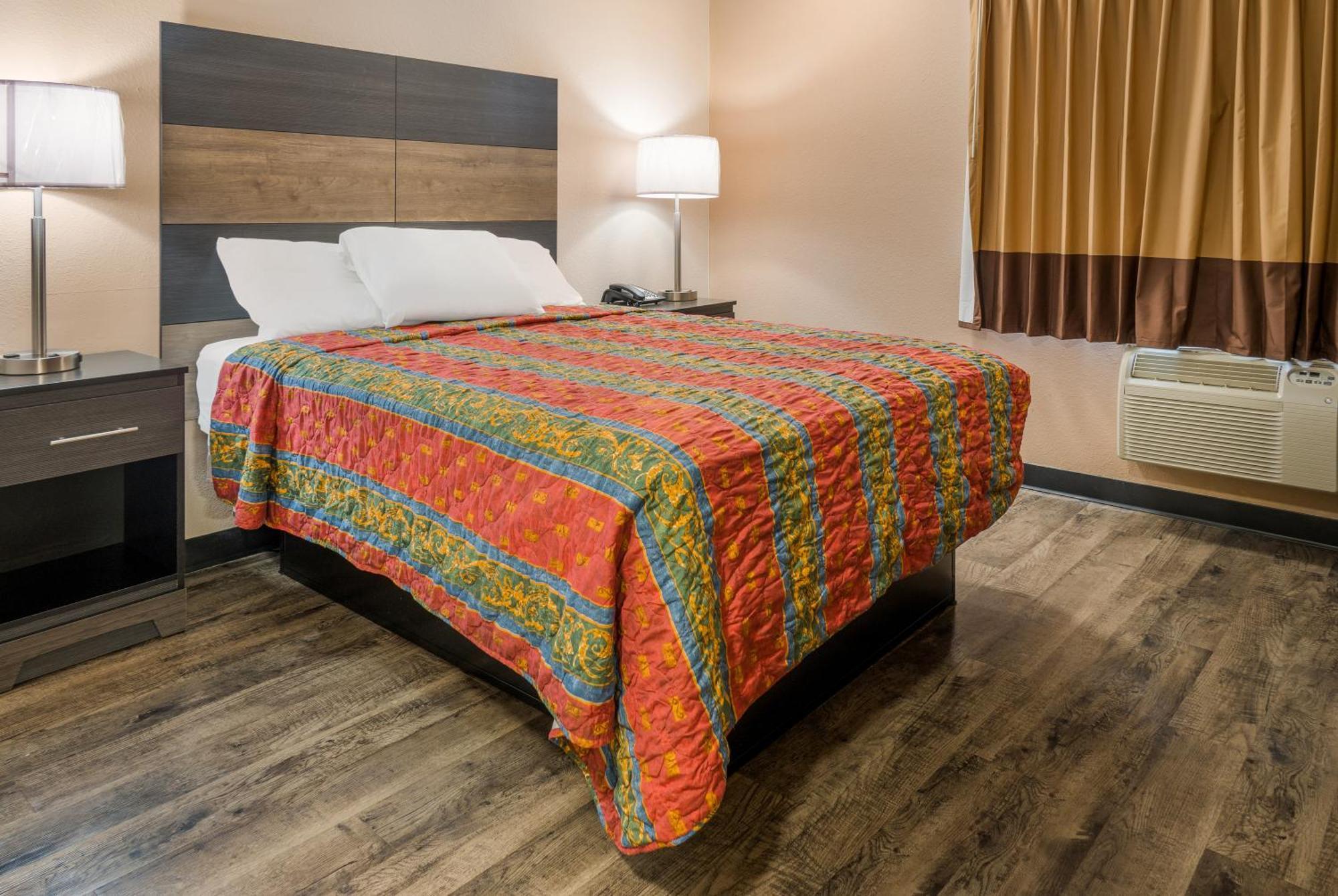 Knights Inn Grand Rapids East Airport Каскейд Экстерьер фото